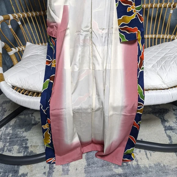 Silky Vintage Japanese Kimono - Picture 4 of 4